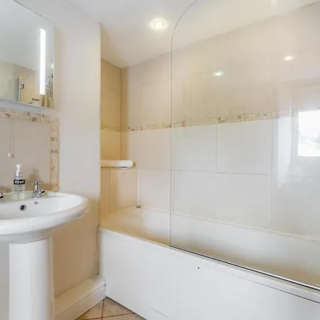 2 Bed In Oc-lr045 Feriehus